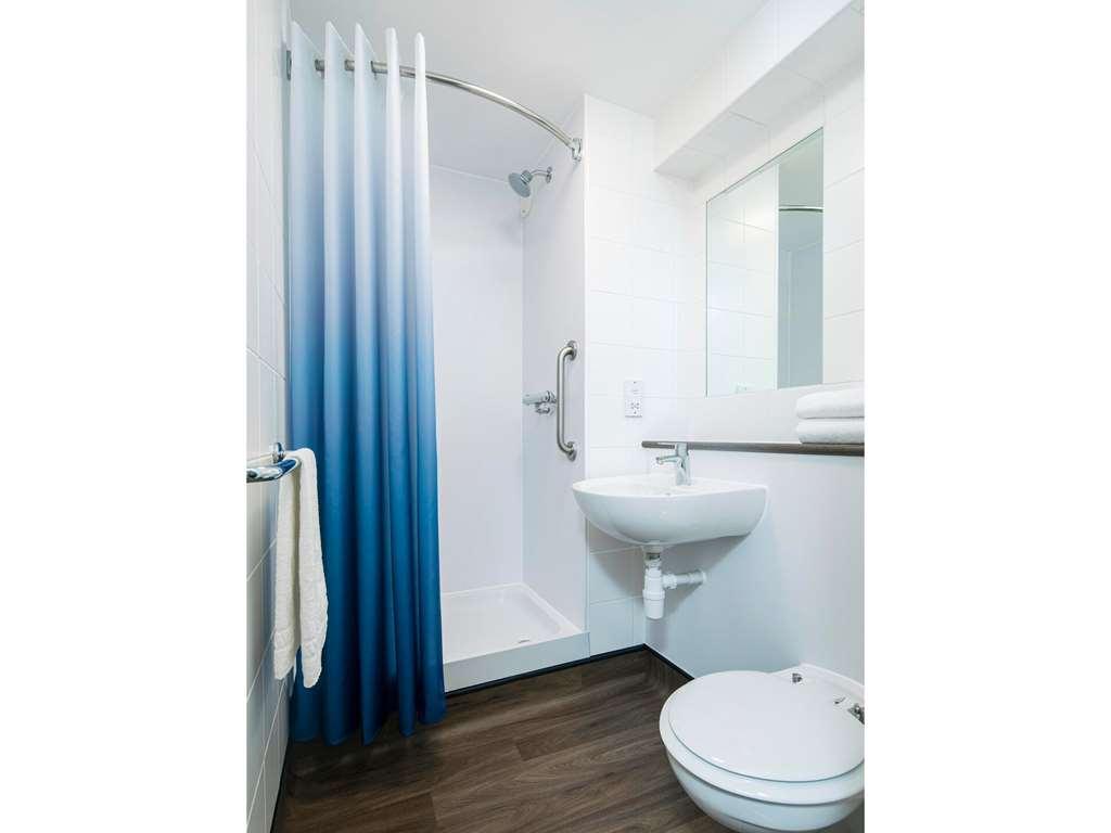 Travelodge Cheltenham Extérieur photo